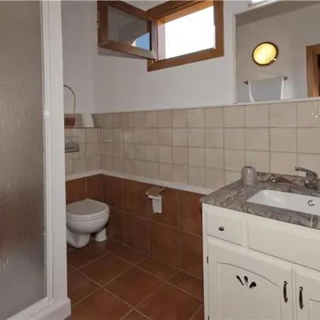 Casa Rustica Con Jacuzzi Nyaraló *